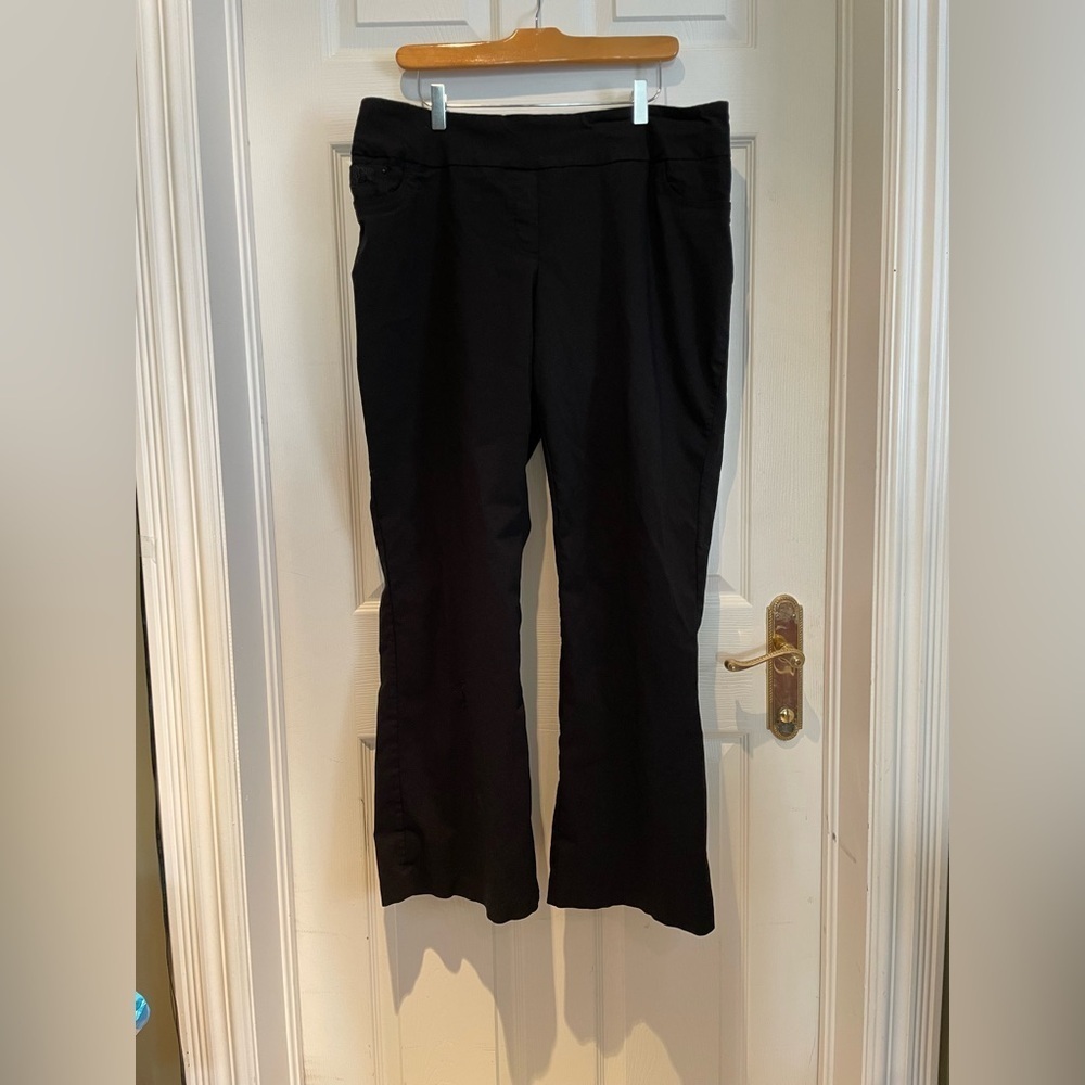 Women’s black trousers with embroidered pockets